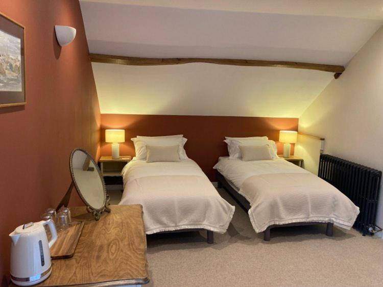 Chambres & Table D'Hotes De La Vieille Ferme Salon-la-Tour Εξωτερικό φωτογραφία